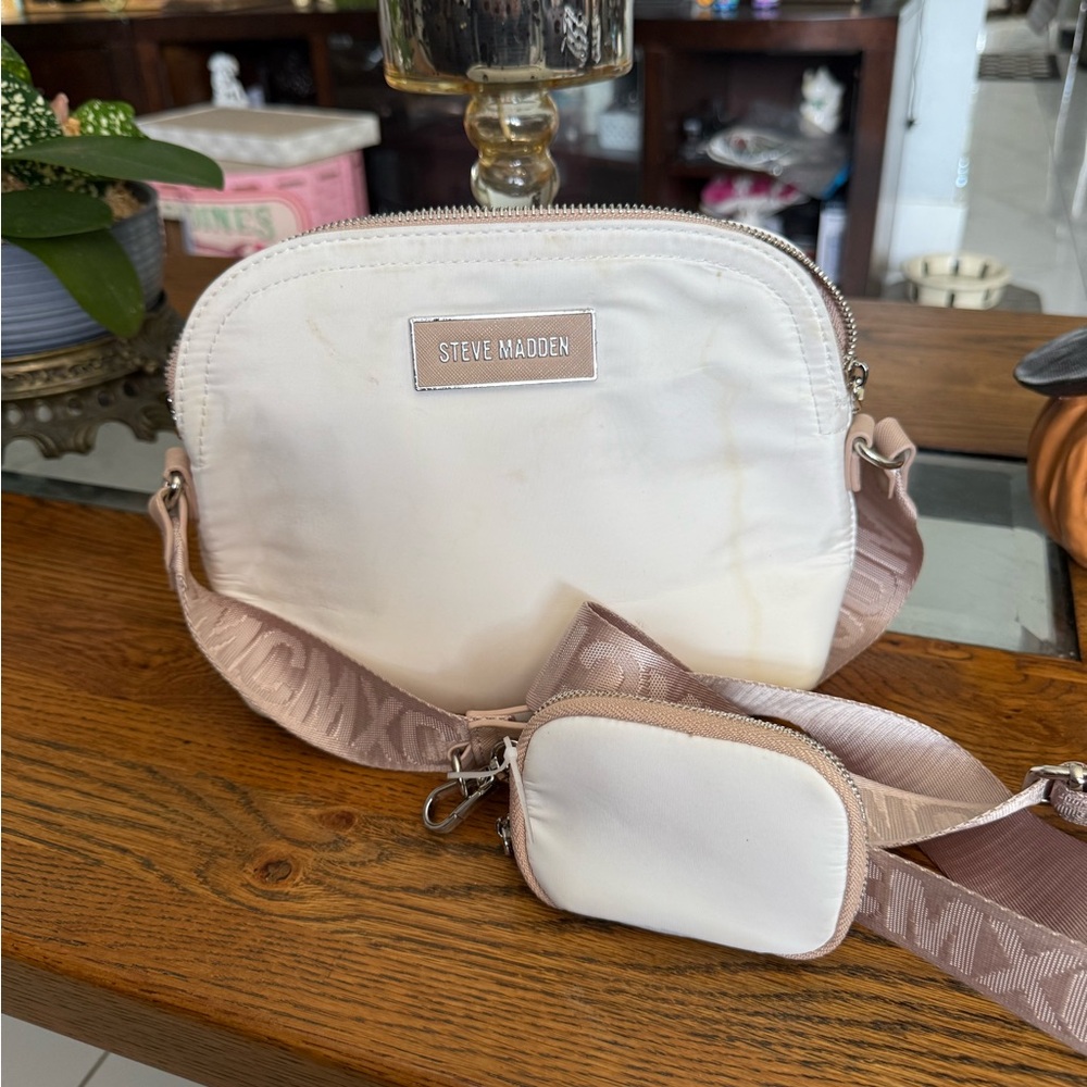 Steve Madden White and Tan Crossbody Bag with Sophisticated Design